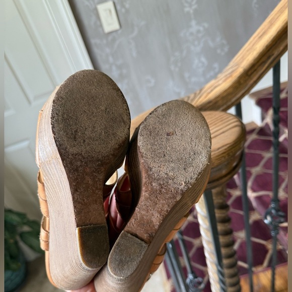 Coach Jazlyn Vachetta Wedge Tan Size 9 B. Very good condition. - Picture 5 of 15